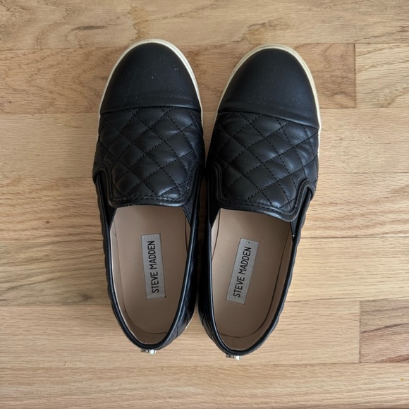 Steve Madden Women's Black Quilted Slip-On Shoes size 6 - Picture 1 of 5